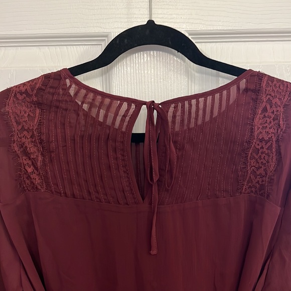 Jessica Simpson Maternity burgundy top size L bell sleeves lace detail - Picture 11 of 12